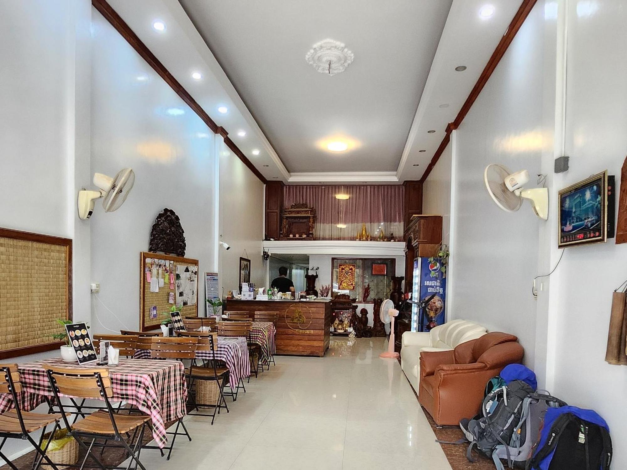 The Blue Guest House Battambang Buitenkant foto